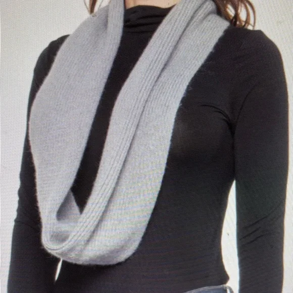 NWT 2 Infinity Scarves 🧣 - Picture 2 of 4